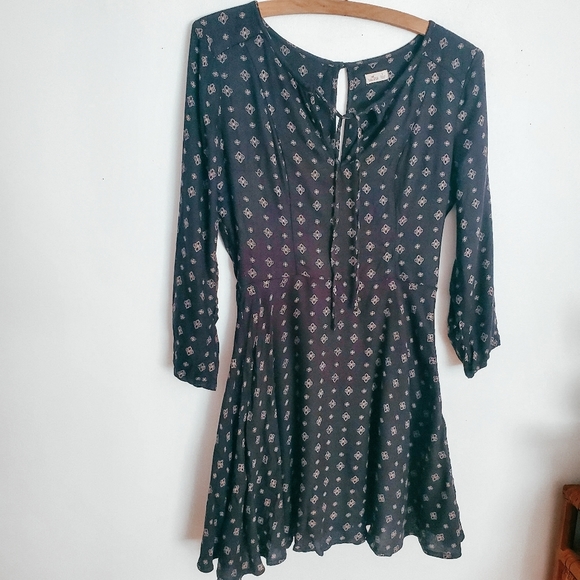 Hollister all over print dress - Picture 3 of 5